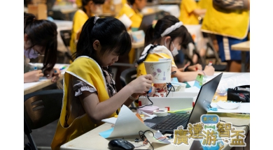 選手們透過密切溝通與分工合作，共同完成作品創作，從討論到動手，每一步都充滿創意！